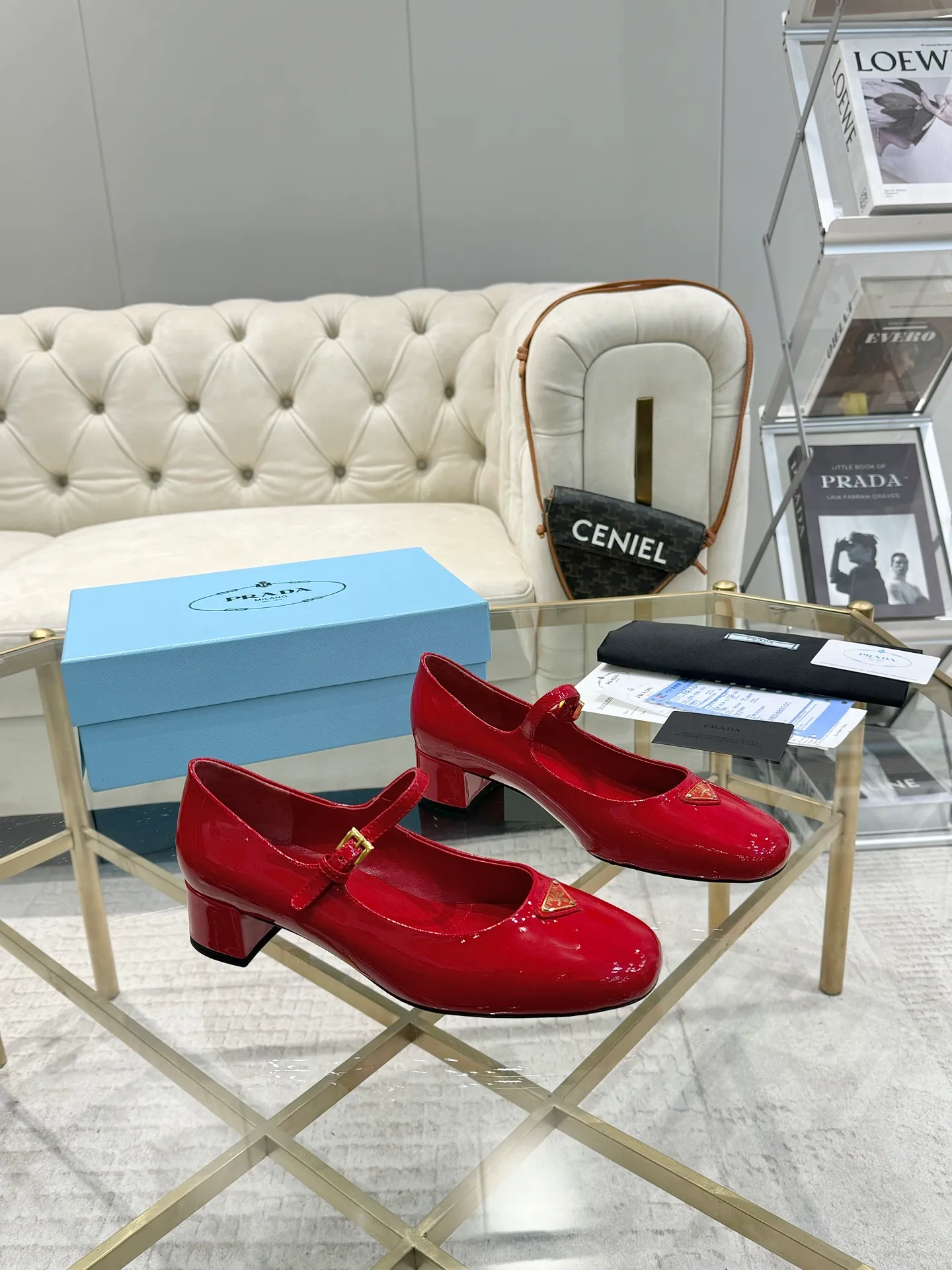 👟👟Ex-factory price 580👟👟 (imitation leather bottom-20) New arrival 👉Ready stock👈Remove the original board and make a 1:1 replica‼ ️ The highest version of Prada's early spring catwalk hot style 😘The latest spring style Retro Mary Jane series Genuine leather sole, simulated leather sole, a must-have for goddesses Super comfortable on the feet, reducing age 👉The upper is made of imported gold velvet, comfortable round toe, retro and playful, lining + feet, imported sheepskin lining, breathable and comfortable, matching private molded buckles (all original logos) Heel height 4cm Code number 35M-39M (34 40 41 42 customized, non-refundable and non-exchangeable)✅